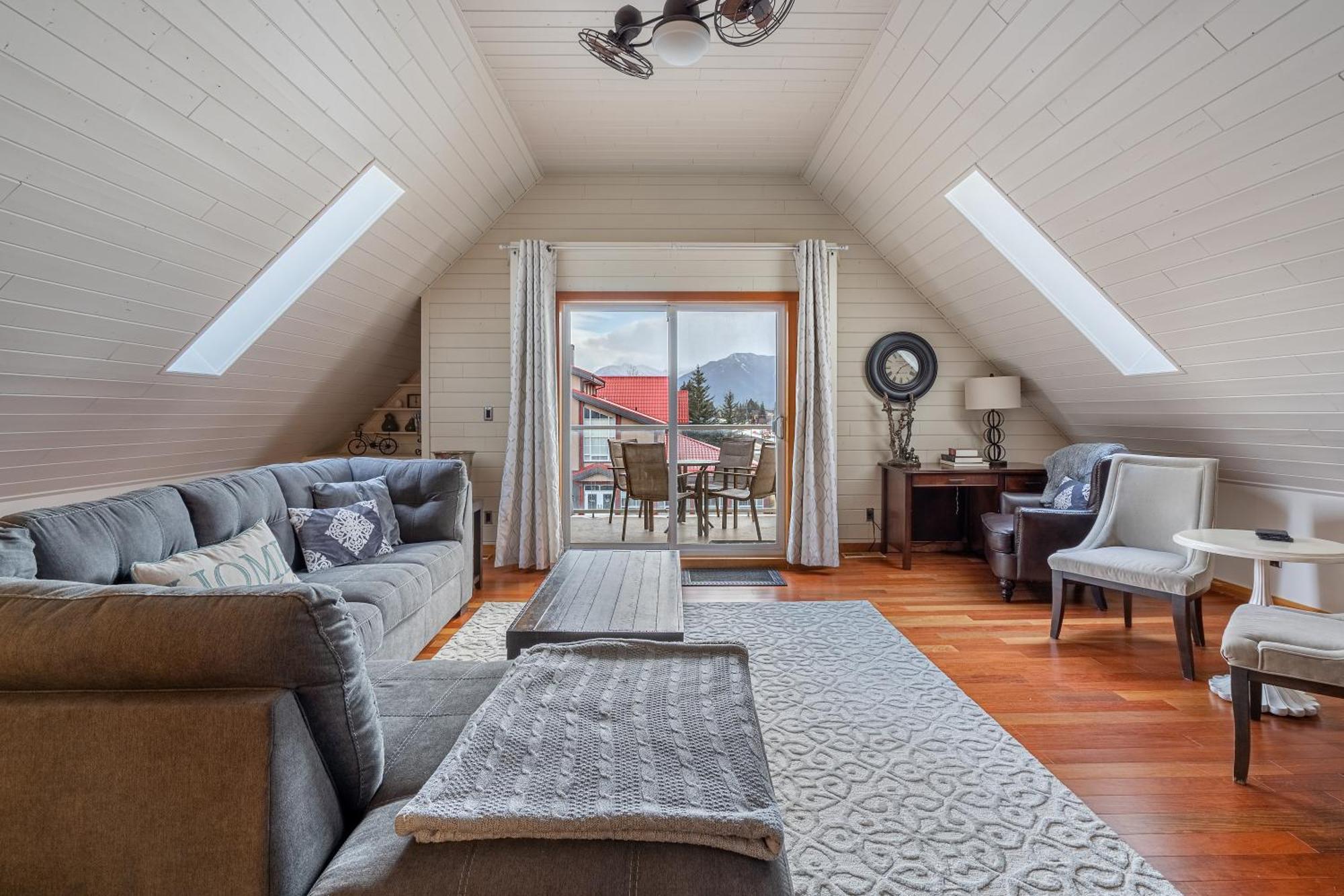 Parkland301 Sunlit 2,000 Ft² Penthouse With Mtn View Apartman Canmore Kültér fotó