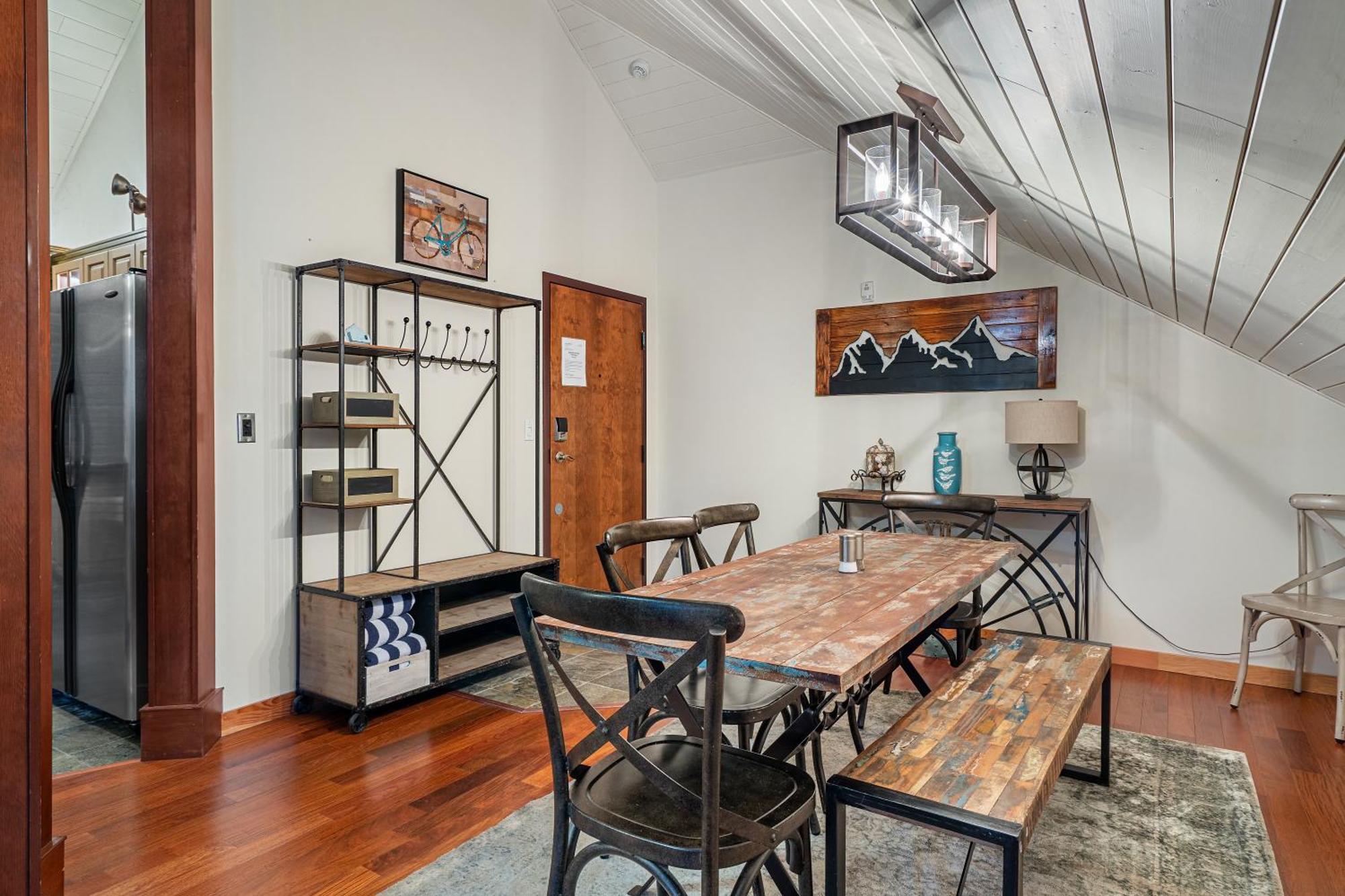 Parkland301 Sunlit 2,000 Ft² Penthouse With Mtn View Apartman Canmore Kültér fotó